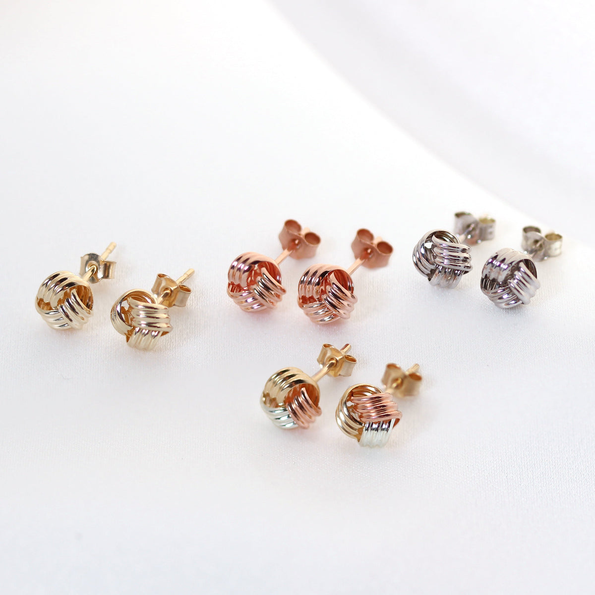 Boucles d'oreilles à tige en or jaune 9 carats avec nœud de 6 mm