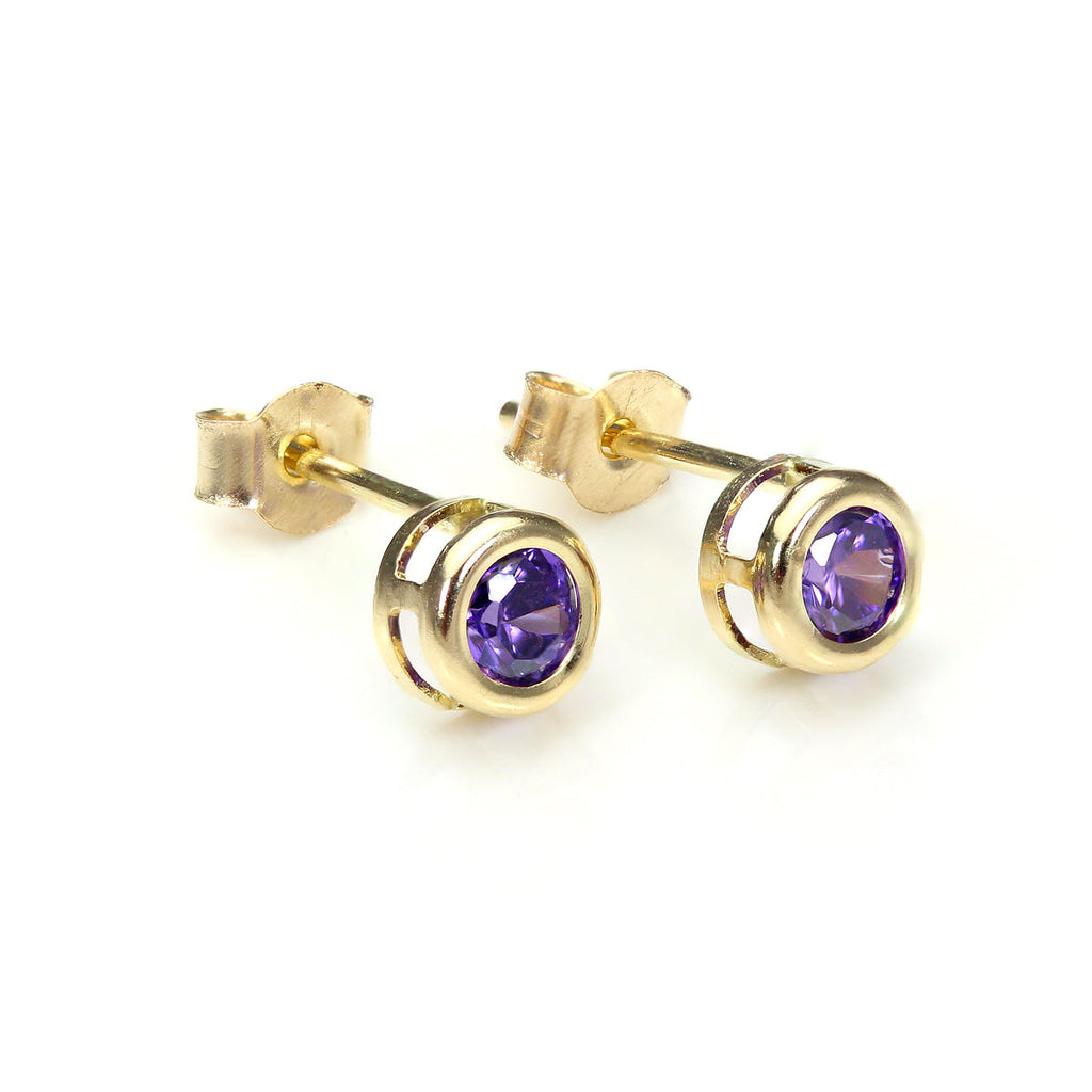 Boucles d'oreilles à tige en or jaune 9 carats avec pierres précieuses et cristaux de 4 mm
