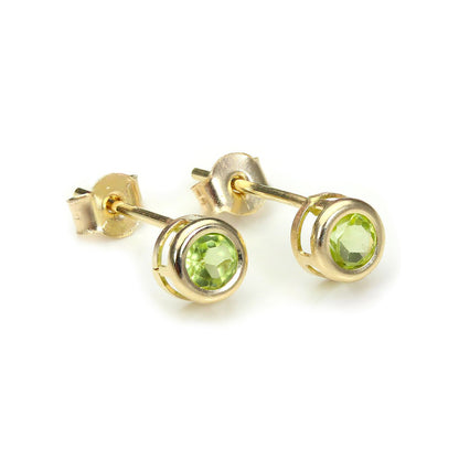 Boucles d'oreilles à tige en or jaune 9 carats avec pierres précieuses et cristaux de 4 mm