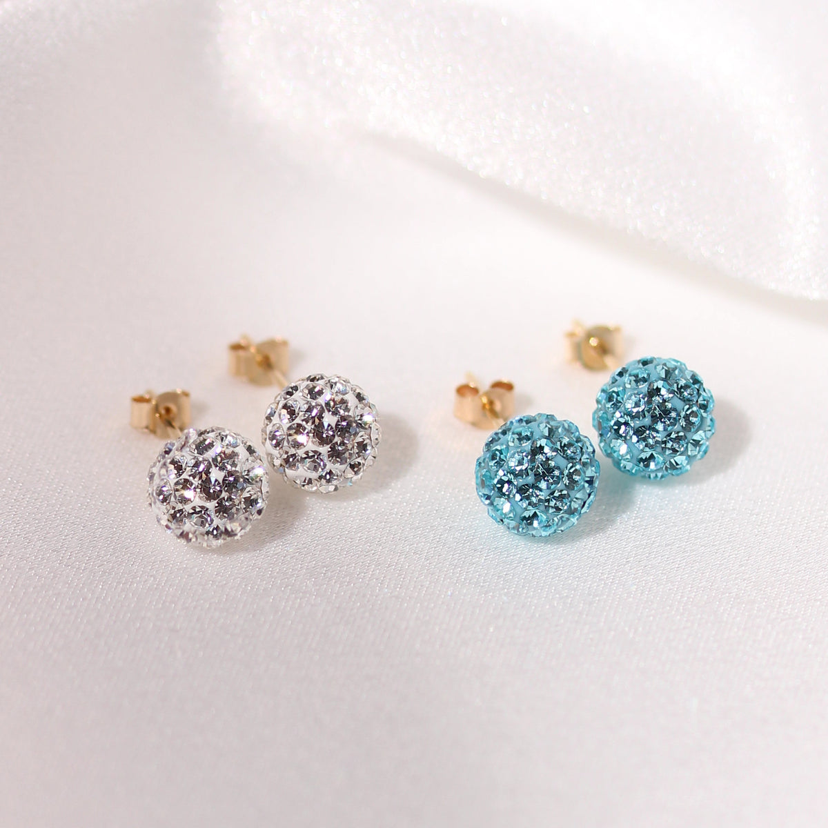 Boucles d'oreilles à tige en or jaune 9 carats avec cristaux pavés de 7 mm