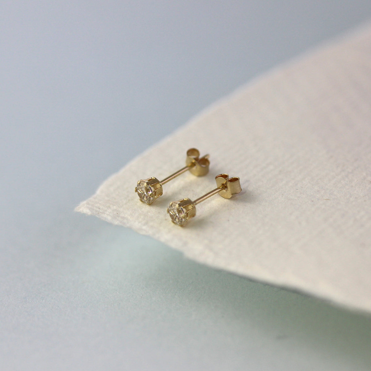 Boucles d'oreilles rondes en or 9 carats avec cristal de 3 mm