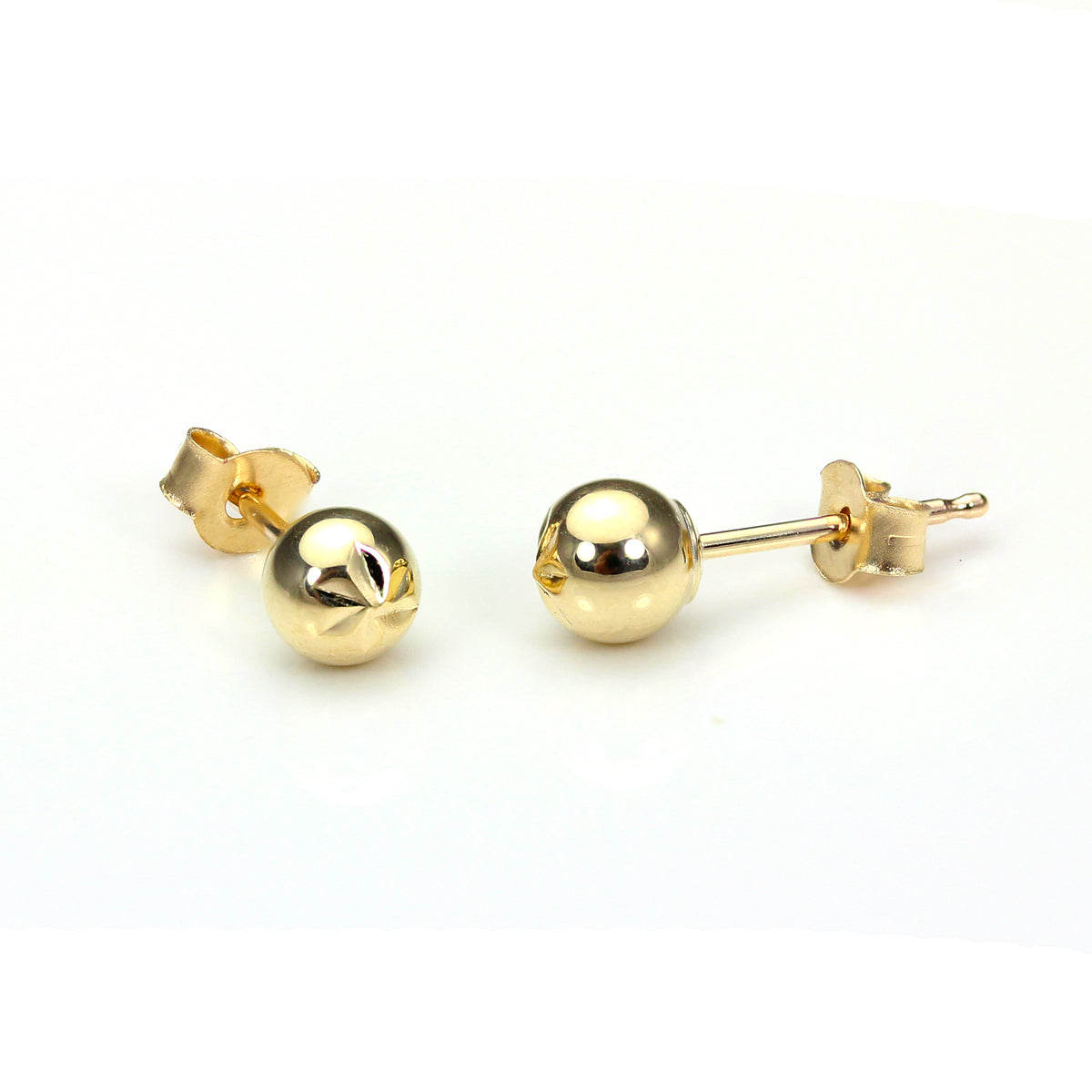 Boucles d'oreilles à tige en or jaune 9 carats avec boules taillées en diamant