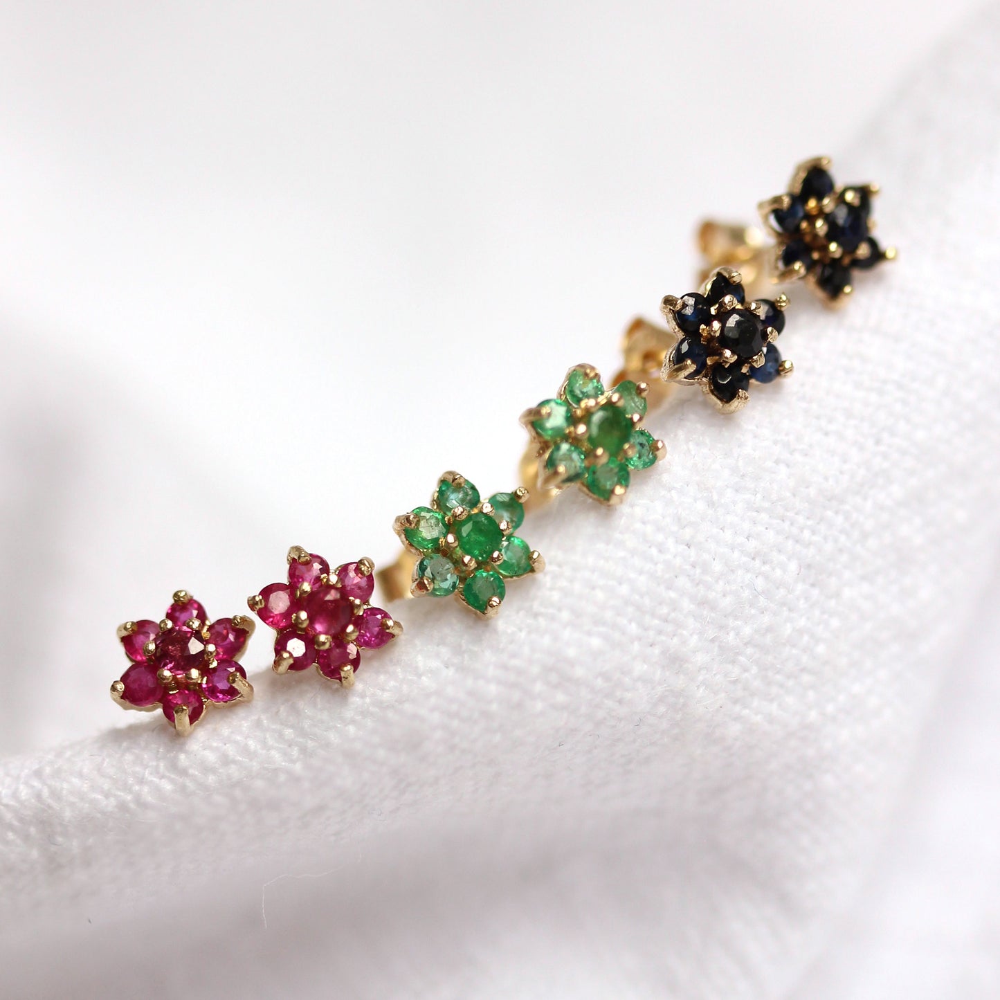 Boucles d'oreilles à tige en or jaune 9 carats avec pierres précieuses et zircones cubiques