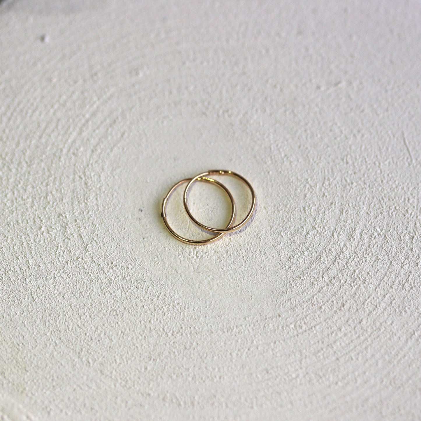 Boucles d'oreilles créoles légères en or 9 carats de 10 mm