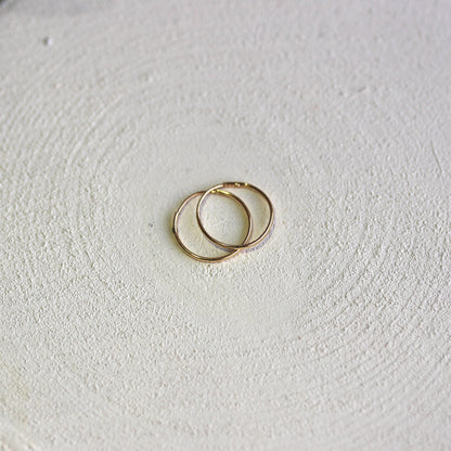 Boucles d'oreilles créoles légères en or 9 carats de 10 mm