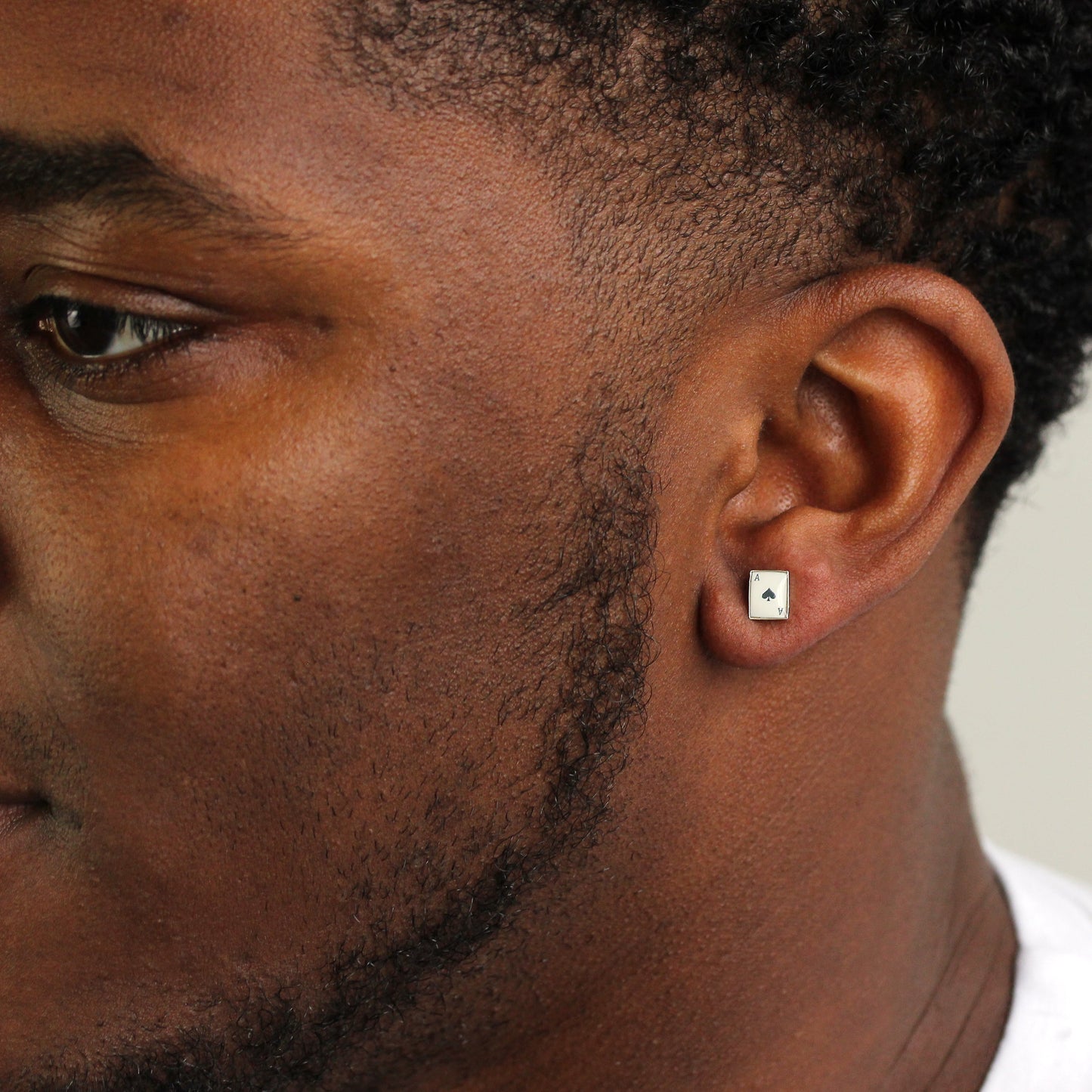 Boucle d'oreille simple en argent sterling avec as de pique bombé pour homme