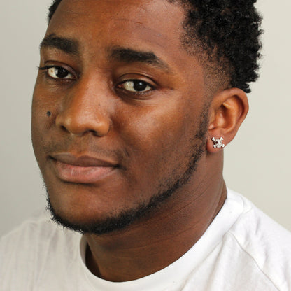 Boucles d'oreilles à tige en argent sterling pour homme, tête de mort incrustée de cristaux CZ