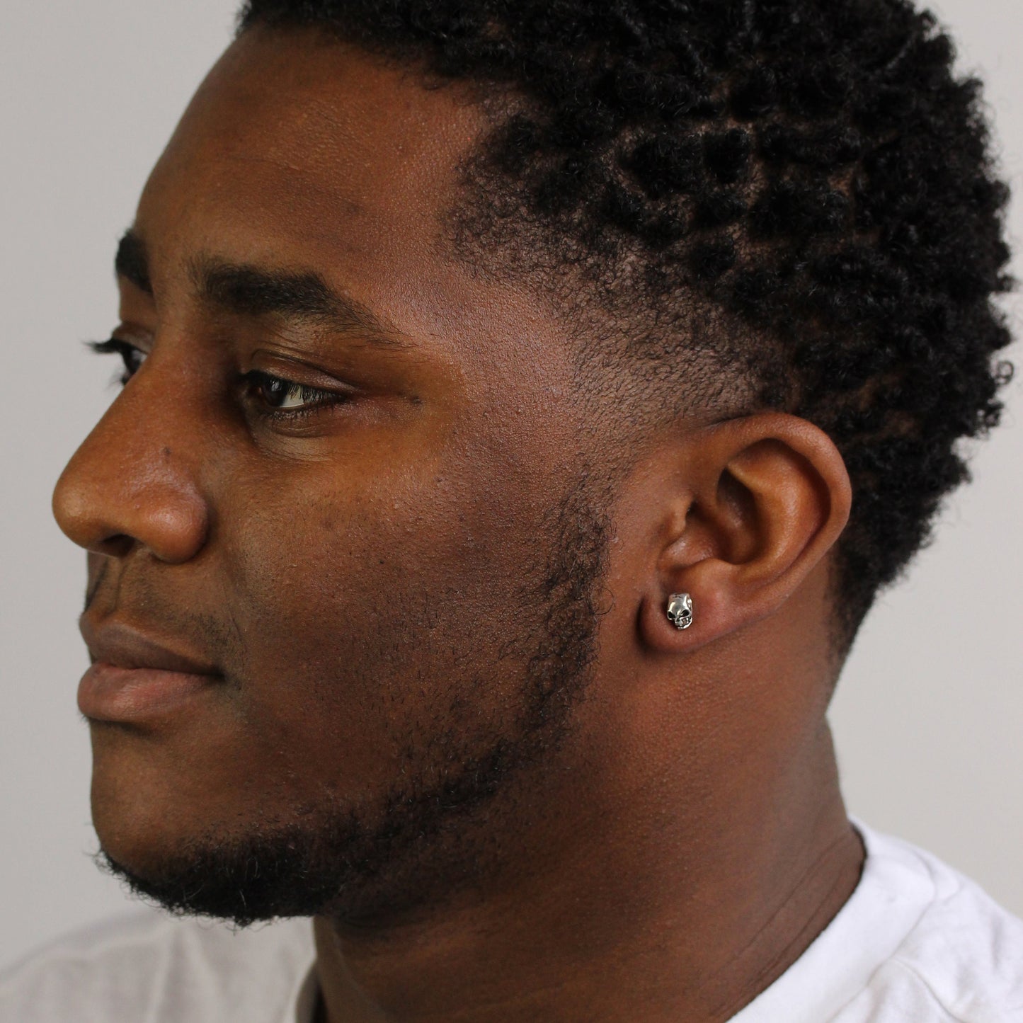 Boucle d'oreille à tige en argent sterling pour homme avec tête de mort