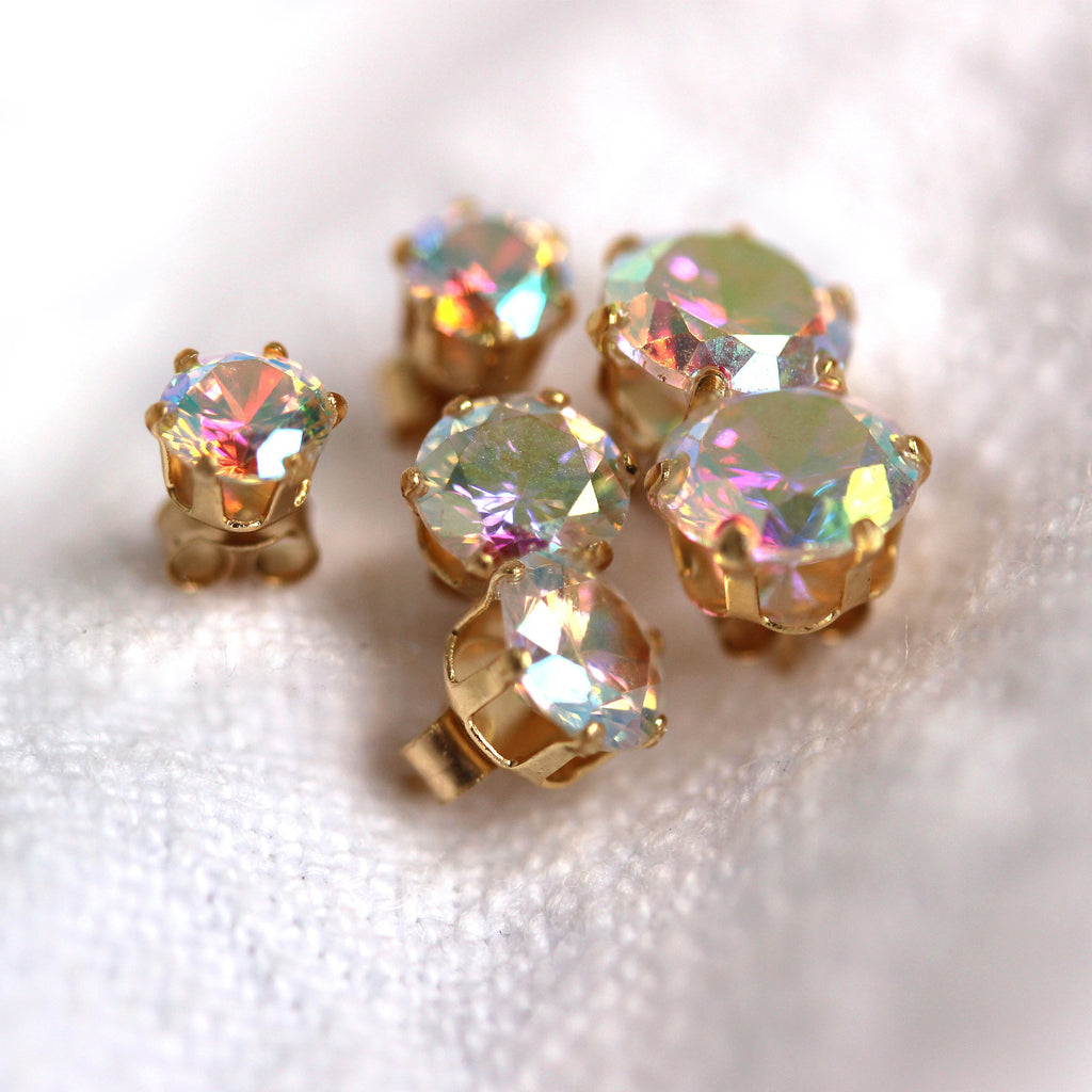 Boucles d'oreilles à tige en or jaune 9 carats et cristal CZ Aurora Borealis 4 mm - 6 mm