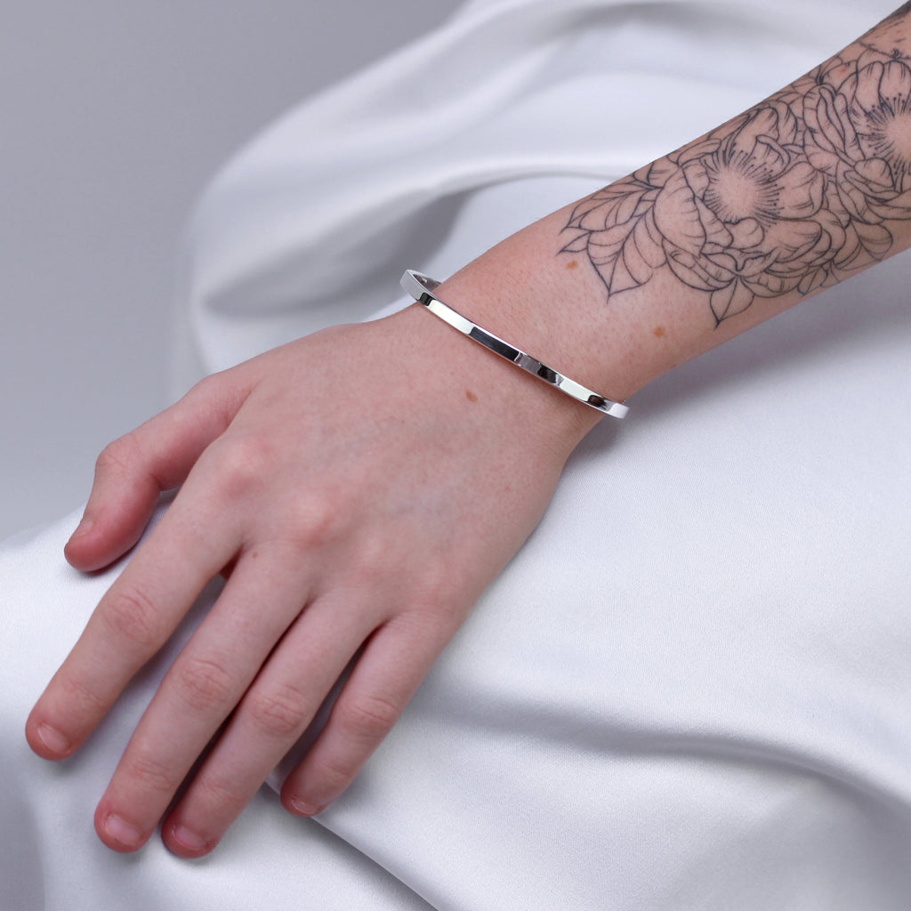 Bracelet jonc uni en argent sterling de 4 mm
