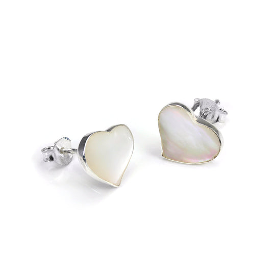 Boucles d'oreilles à tige en argent sterling et nacre en forme de cœur