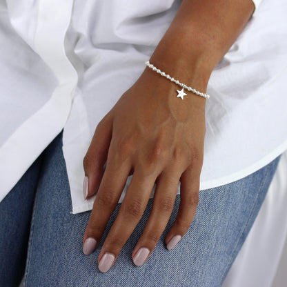 Bracelet en argent sterling et perles d'eau douce blanches avec breloque étoile