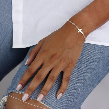 Bracelet réglable en argent sterling avec chaîne rolo et breloque croix