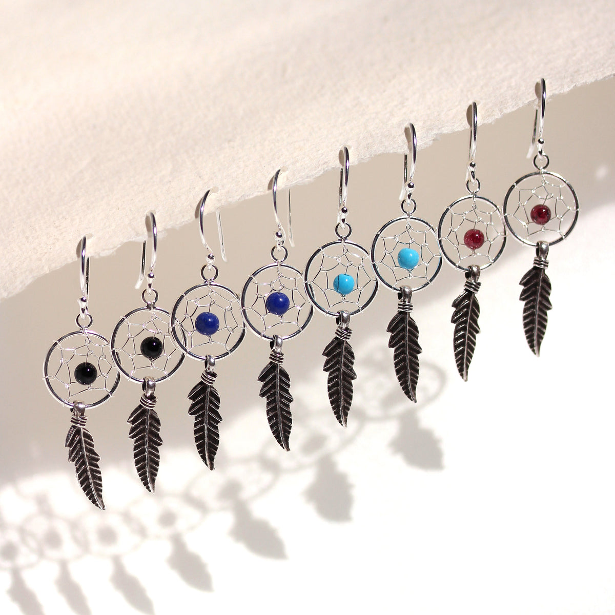 Boucles d'oreilles pendantes en argent sterling avec attrape-rêves, agate, turquoise, grenat, lapis-lazuli
