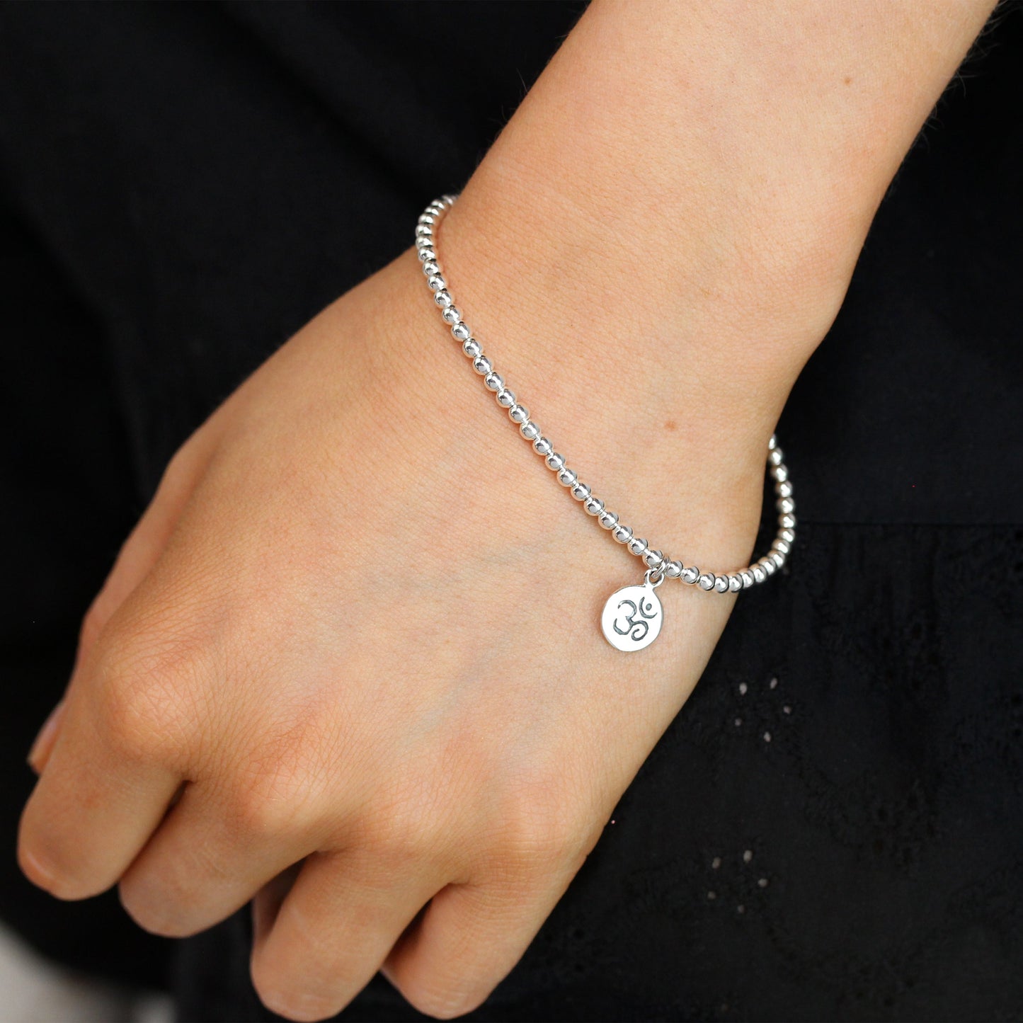 Bracelet extensible en argent sterling avec symbole hindou Om
