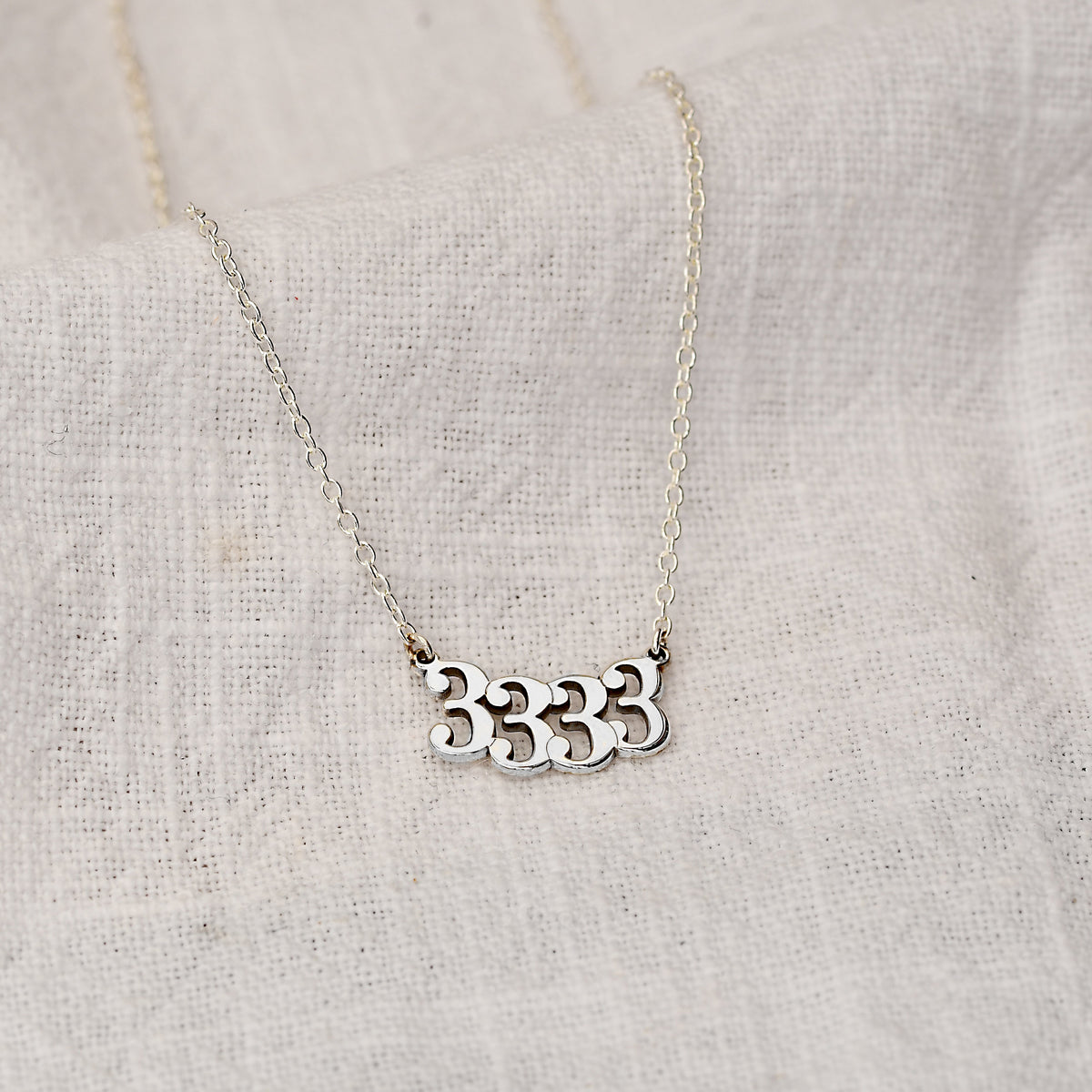 Collier personnalisé en argent sterling avec numéro d'ange