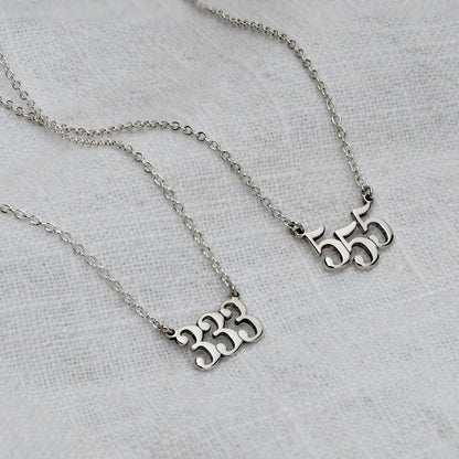 Collier personnalisé en argent sterling avec numéro d'ange