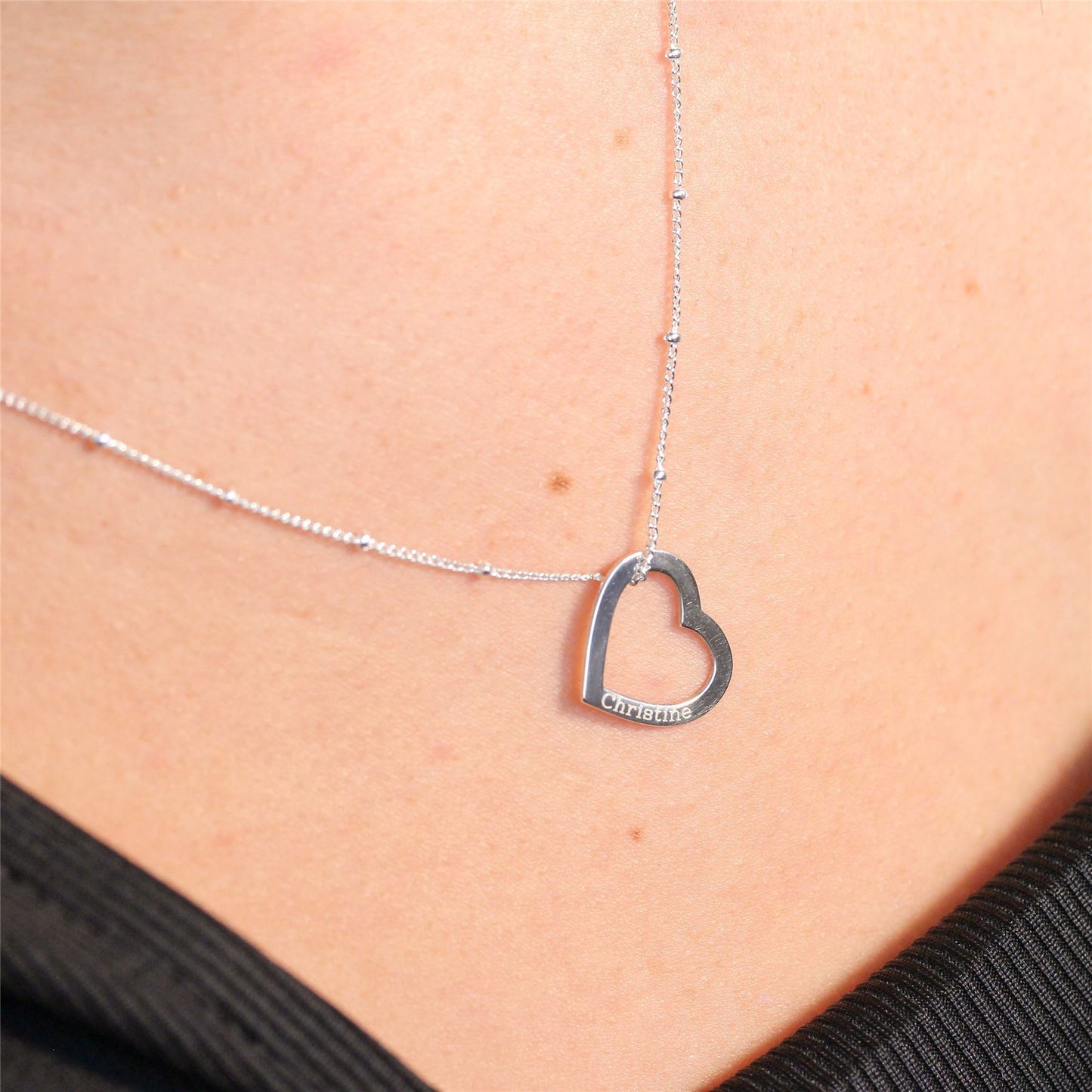 Collier personnalisé en argent sterling avec nom et cœur ouvert