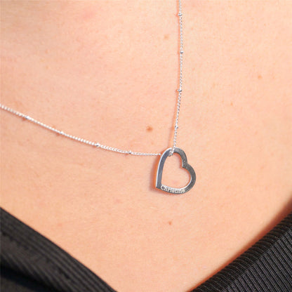 Collier personnalisé en argent sterling avec nom et cœur ouvert