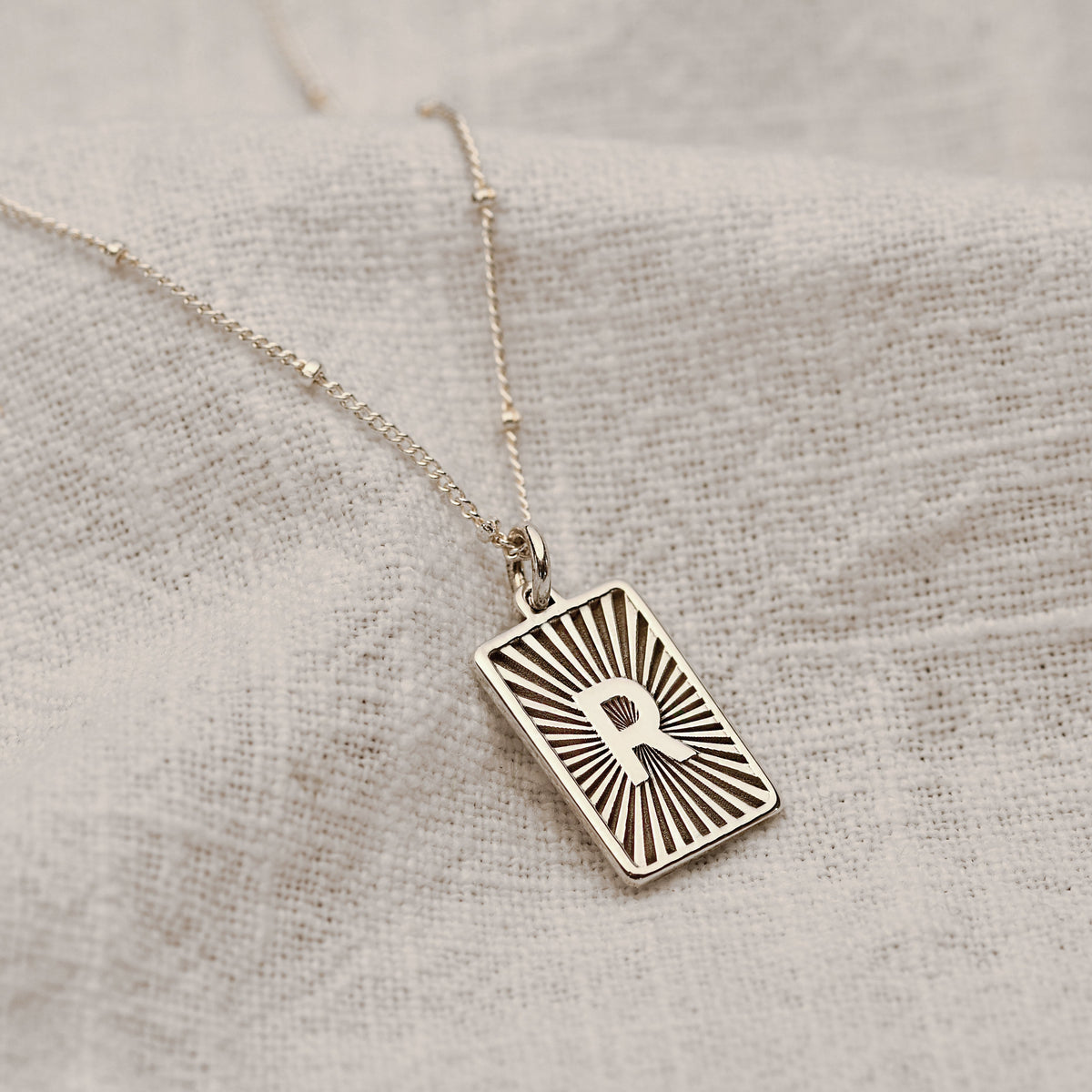 Collier personnalisé en argent sterling avec initiale motif soleil