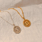 Collier personnalisé en argent sterling avec initiale motif soleil
