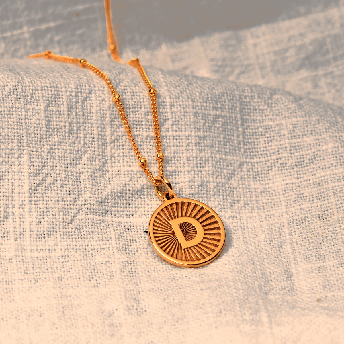 Collier personnalisé en argent sterling avec initiale motif soleil