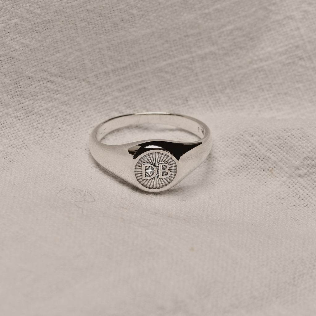 Chevalière ronde personnalisée en argent sterling avec initiale motif soleil, taille 49 à 70