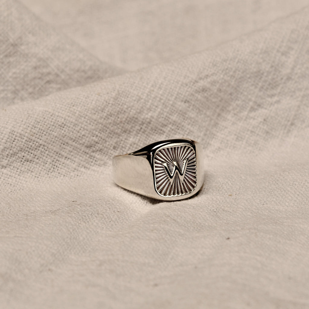 Chevalière carrée personnalisée en argent sterling avec initiale motif soleil, taille 53 à 70