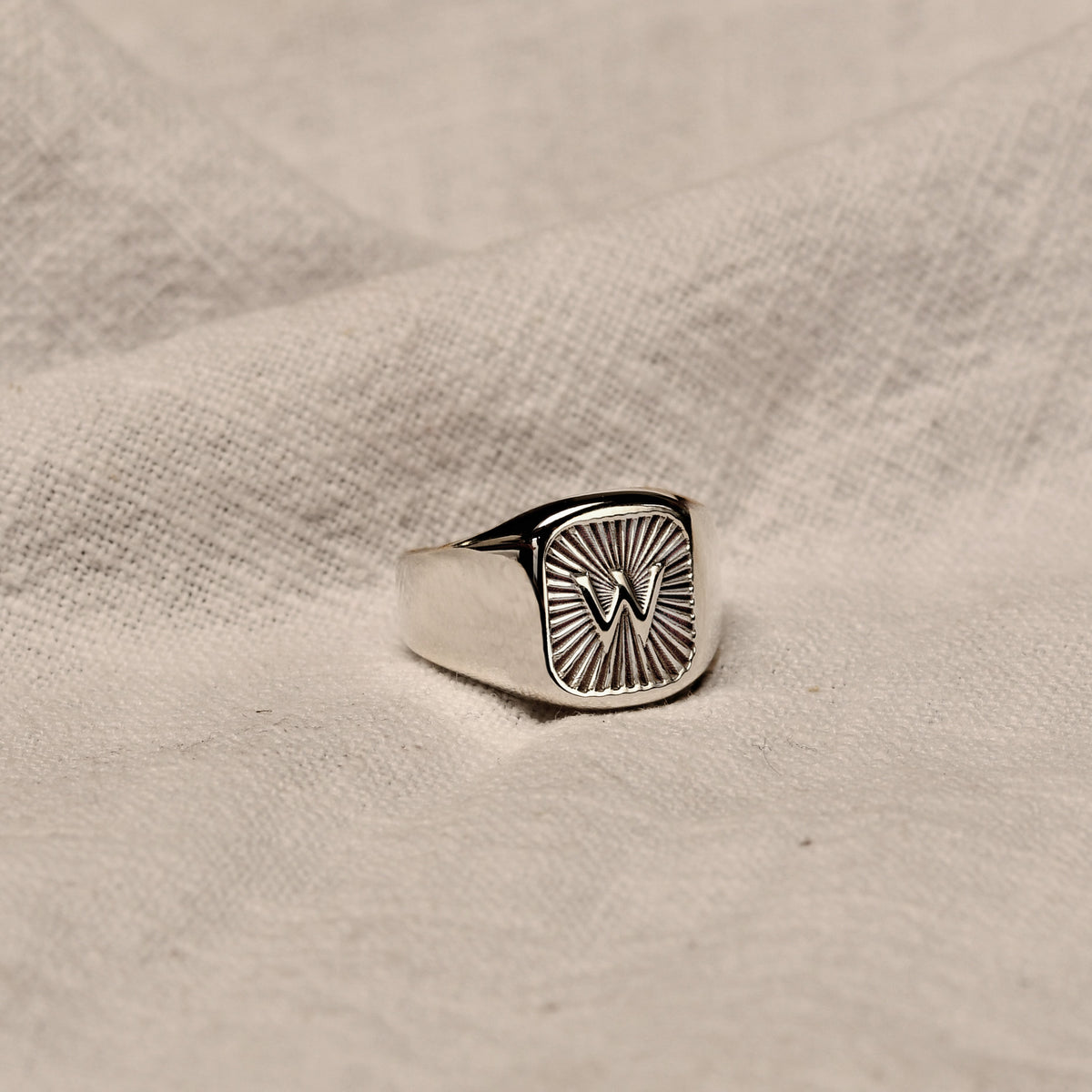 Chevalière carrée personnalisée en argent sterling avec initiale motif soleil, taille 53 à 70