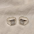 Chevalière carrée personnalisée en argent sterling avec initiale motif soleil, taille 53 à 70