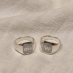 Chevalière carrée personnalisée en argent sterling avec initiale motif soleil, taille 53 à 70