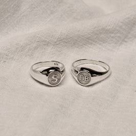 Chevalière ronde personnalisée en argent sterling avec initiale motif soleil, taille 49 à 70
