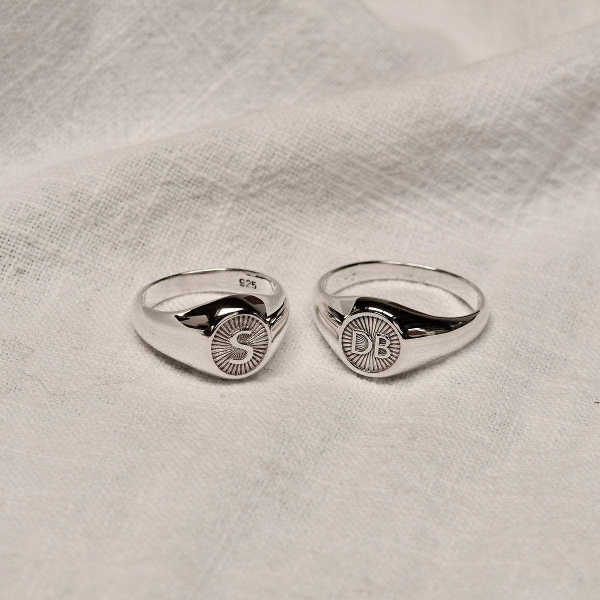 Chevalière ronde personnalisée en argent sterling avec initiale motif soleil, taille 49 à 70